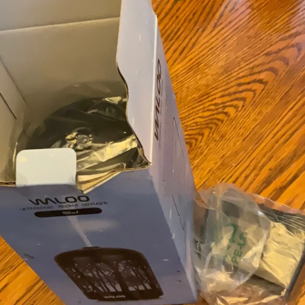 NWT Waloo Ultrasonic Aroma Diffuser